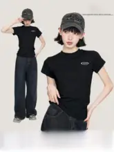 黒色 ショートスリーブ Tシャツ 女性 夏 短丈 スリムフィット ラウンドネック 綿 デザイン感