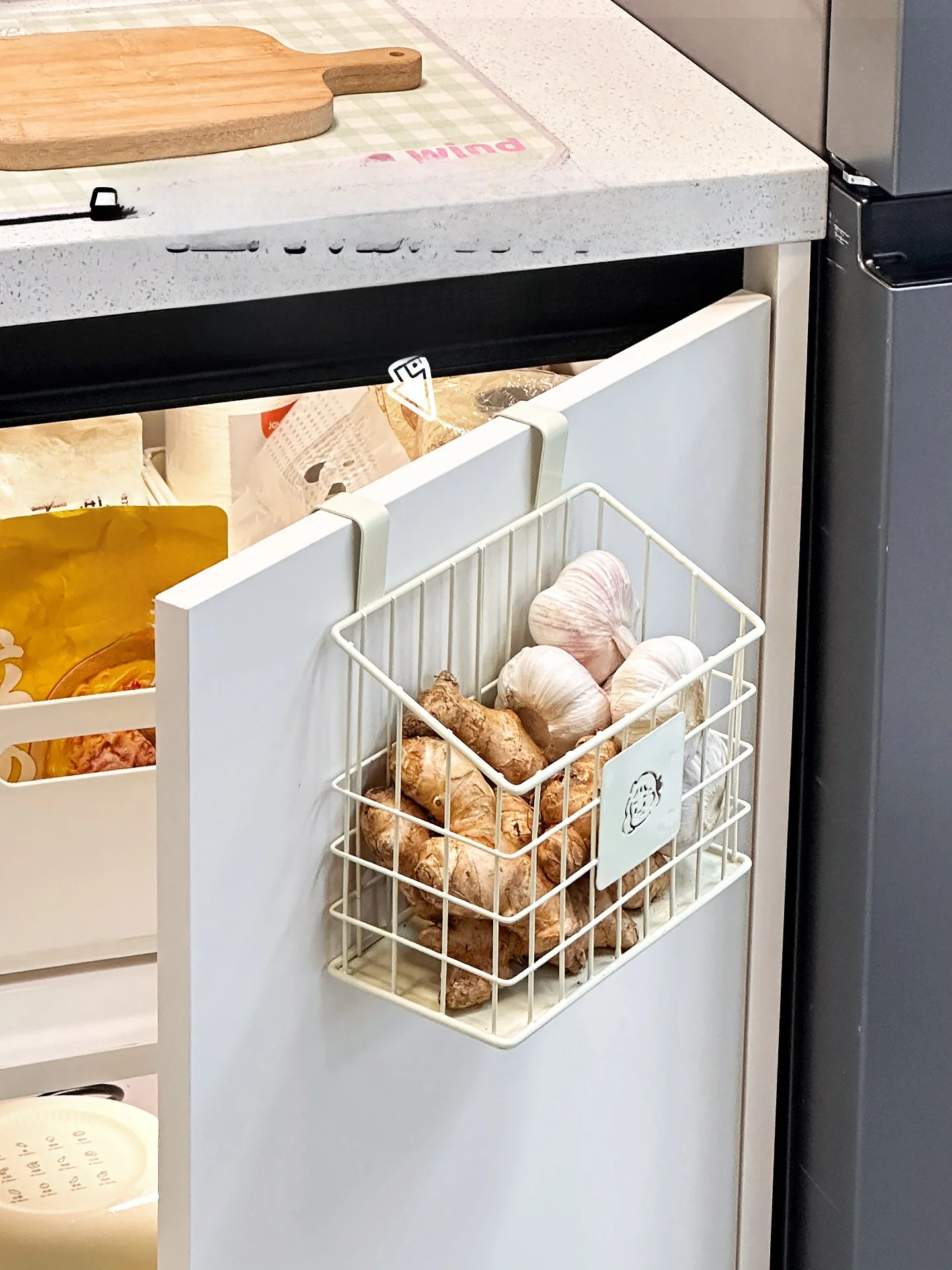 キッチン用ネギ生姜ニンニク収納バスケット：壁掛けタイプの実用性と空間効率の検証