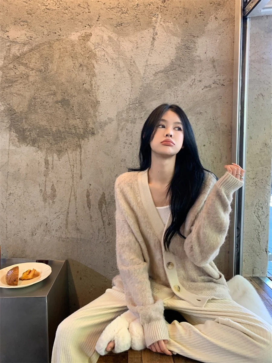 合わせやすいカーディガンは、本当に「合わせやすい」の意味を理解しているか？