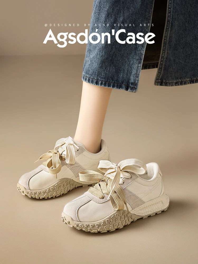 レースアップスニーカーの足にフィットする方法：Agsdon 厚底デザイン女性用スニーカーの実測ガイド