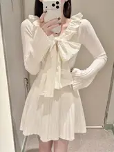 可愛いフリルデザインのリボン付きニットトップスとフレアスカート（セットアップ対応）