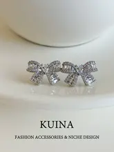 デザイン性のあるリボンモチーフのピアス【純銀製・ダイヤモンド風装飾・高級感】