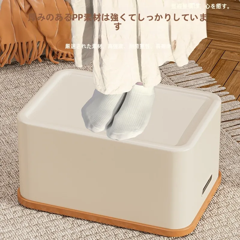 長方形の収納ボックス：蓋付きでデスクやリビングに最適なプラスチック製収納ケース