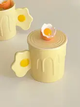 可愛いデザインの陶製マグカップ【クリームイエロー・蓋付き・スプーン付】