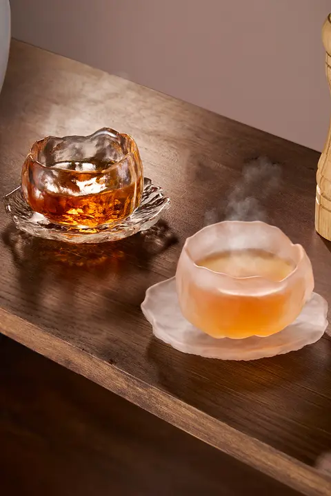 エレガントなデザインの女性用ティーカップ【日本式茶具・高級感・品のある飲み口】