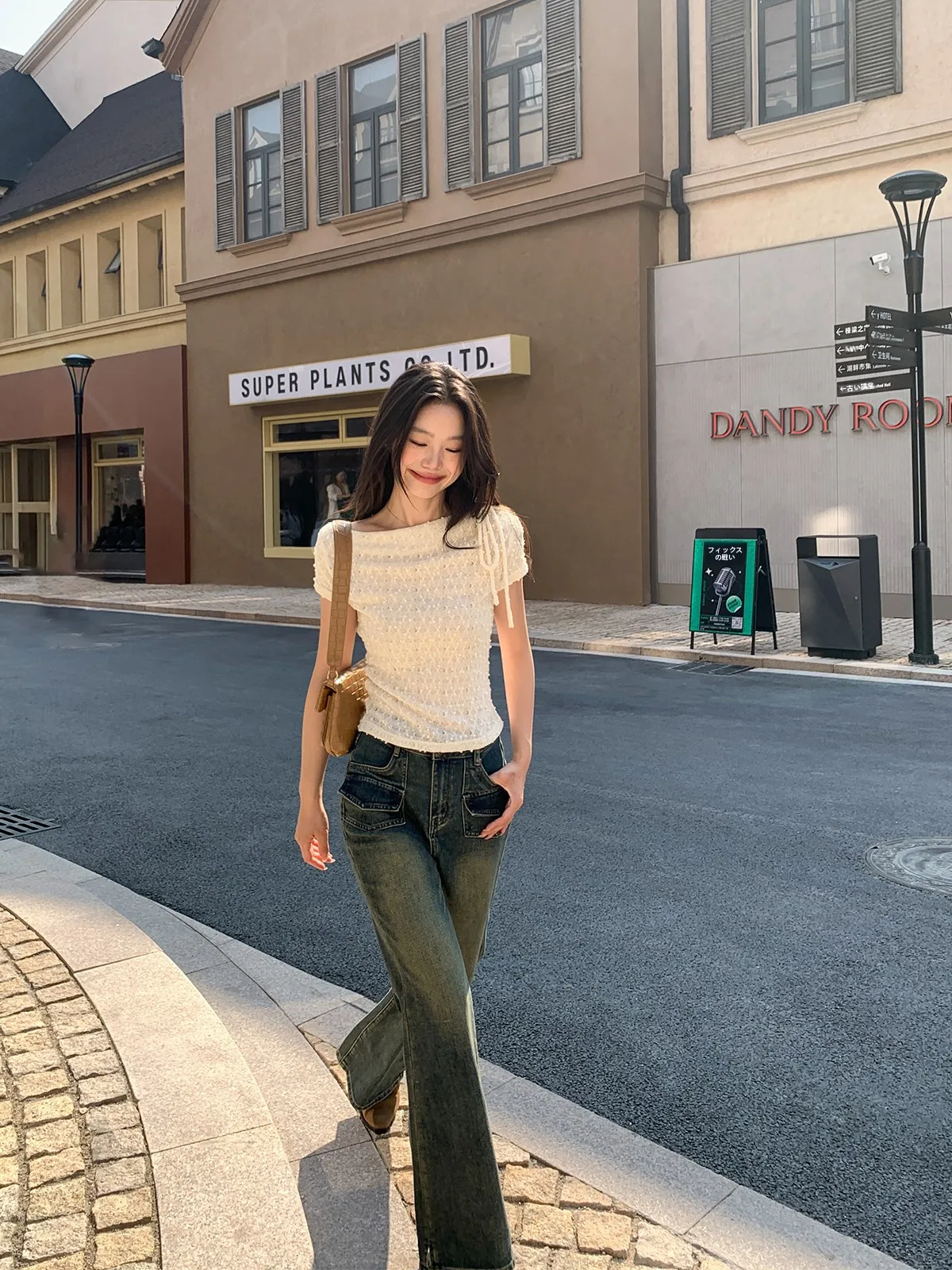 シンプルなデザインの短袖Tシャツ【肌理のある生地・女性用・スタイリッシュ・フィット感】