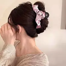 雲朵デザインのシャーククリップ【布製・光沢感・高級感】