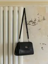 ソフトレザー製 フラップロック付きショルダーバッグ【日常通勤用・斜め掛け・トートバッグ】