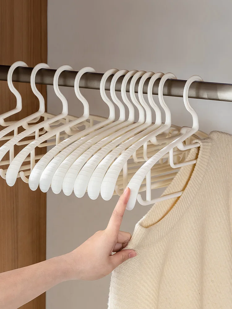 無痕衿保護ハンガー：大量の服収納に最適な100均級の滑り止め衣架の実用性解析