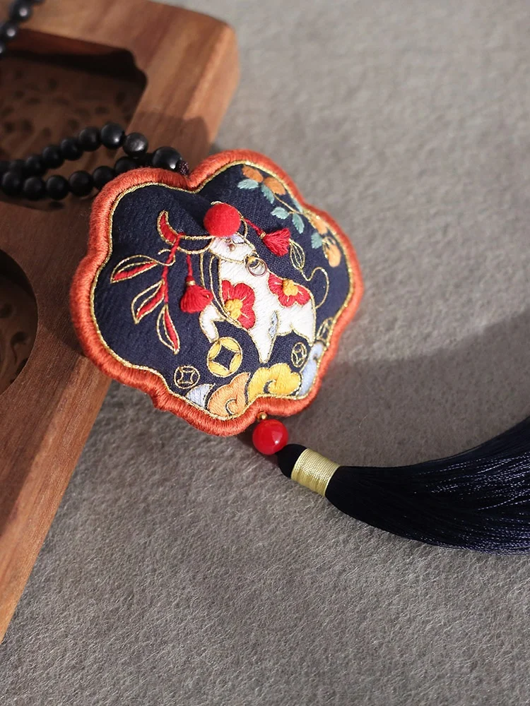 刺繍ハンドメイドDIY材料キット：牛モチーフ・香袋・平安符で贈る敬老の日プレゼントの実用性と注意点