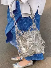 トレンド感あふれる編み込みデザインの肩掛けビーチバッグ【穴あけデザイン・ハンドバッグ】