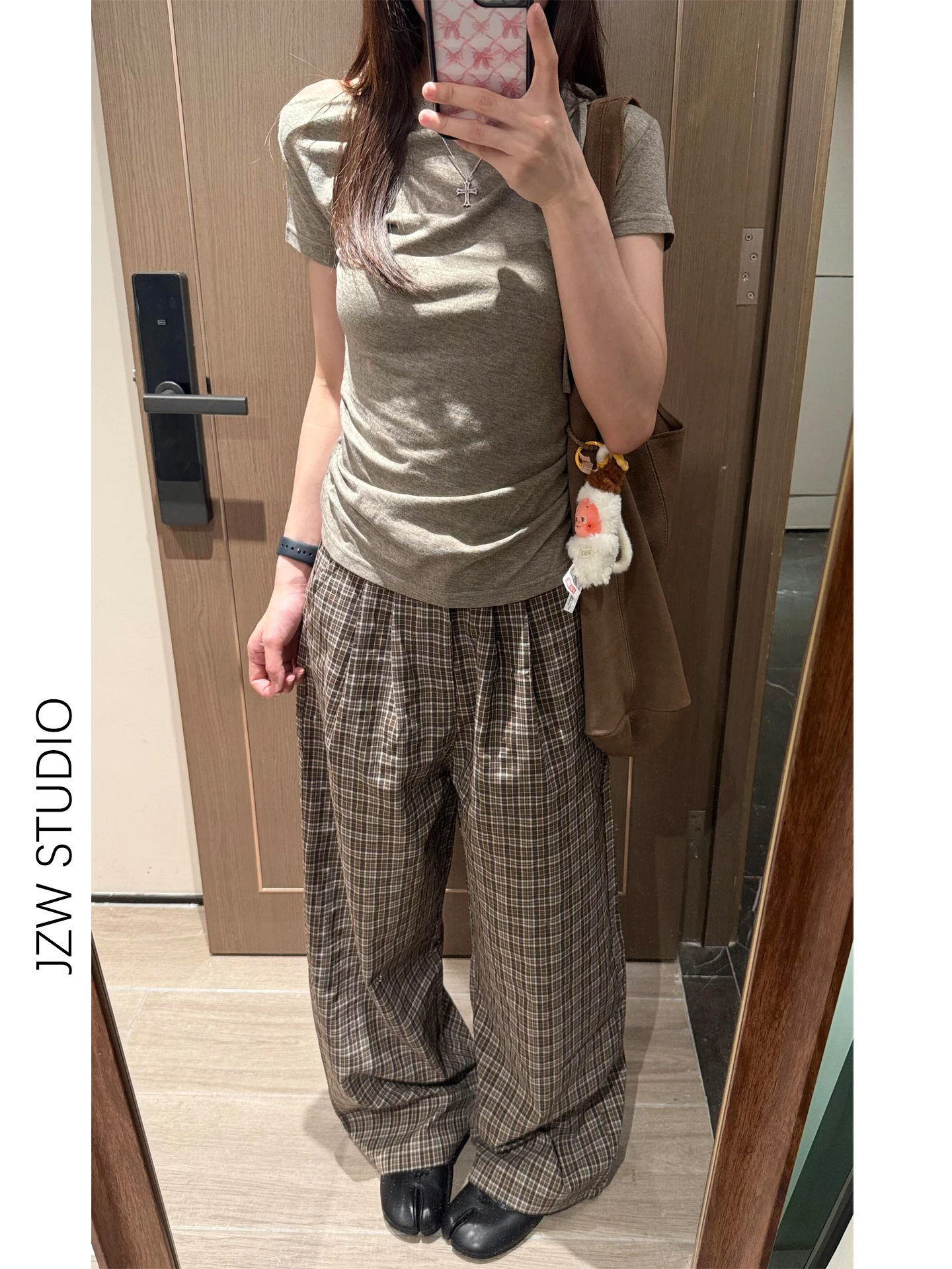 ギンガムチェック フレアパンツはどんな感じ？低身長や梨型体型に最適な選び方とは？