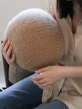 極上の柔らかさ！イタリア製ボール型クッション【ヘーゼルナッツデザイン・羊毛・羊毛混】