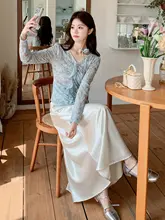 独特で美しいブルーのトップスとサテン素材のロングスカート【春夏用・気品あふれるスタイル】（セットアップ対応）