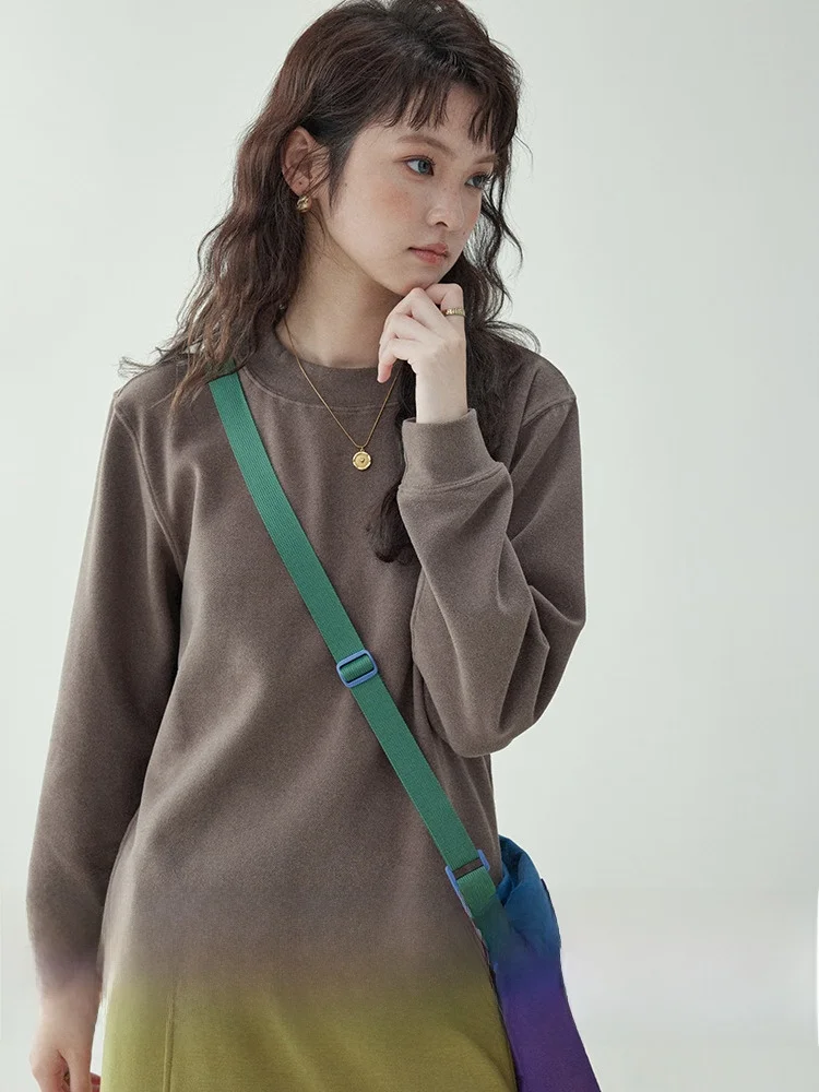 ロングスリーブを秋に着るなら、どんなアイテムが最適？