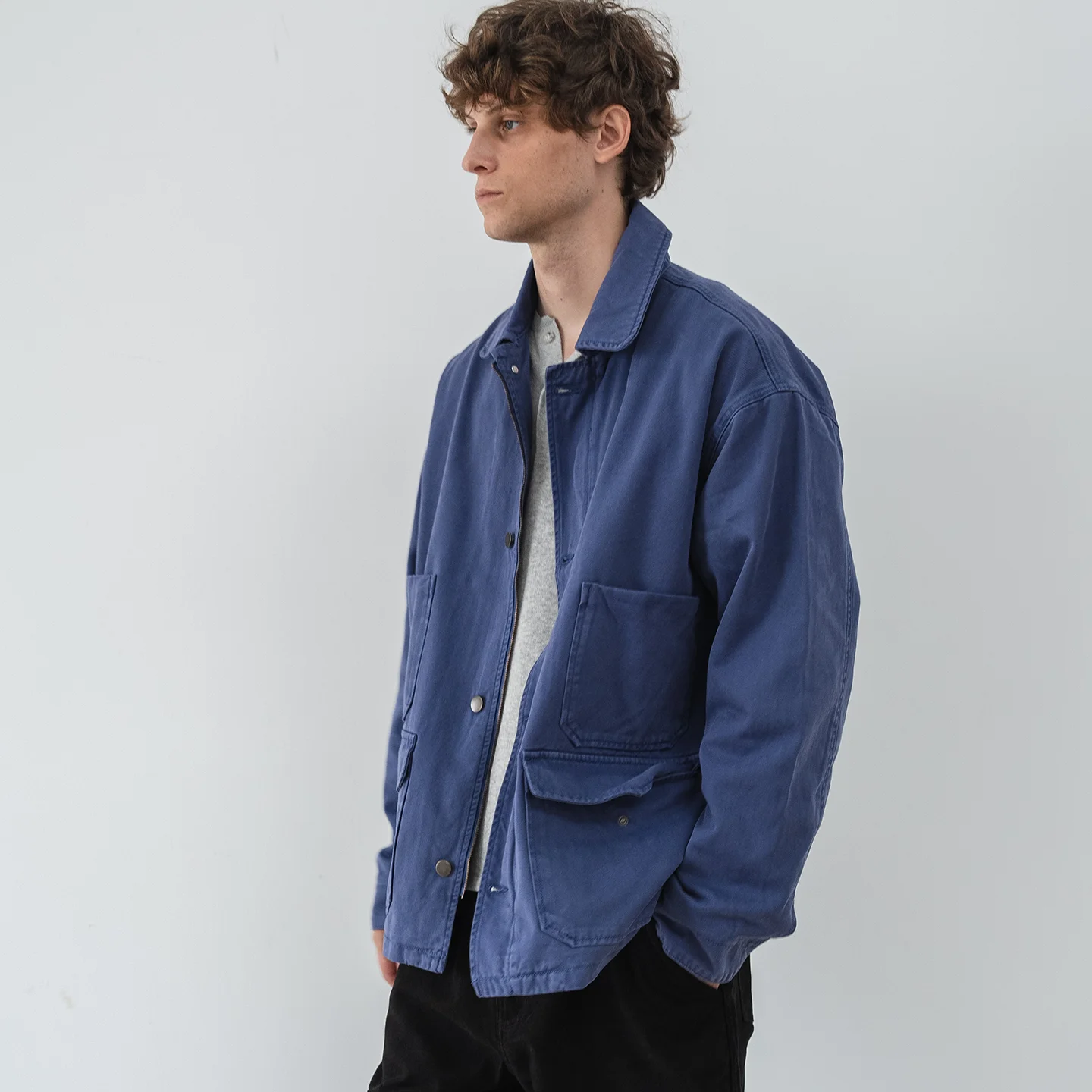 制服パーカーの定価はいくら？それとも、日常に溶け込む「工装風」のジャケットが本当の答え？