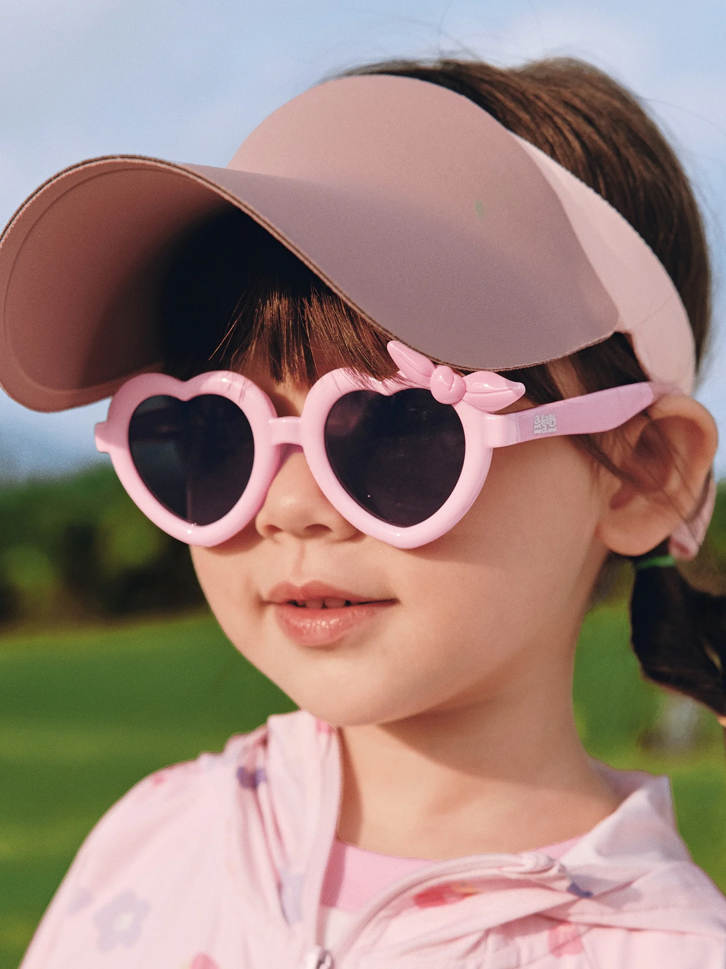 1歳半の女の子にあげるサングラスは、どんな形がおすすめ？