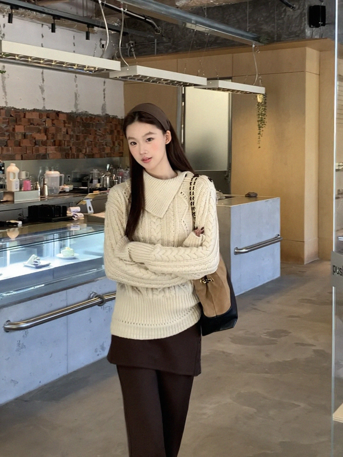冬の通勤スタイルに悩むあなたへ：ウールニットがもたらす「落ち着いた大人の美しさ」は？