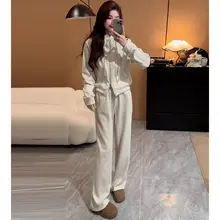 小柄な女性にぴったり！秋用フード付きダブルジップトレーナーとワイドパンツのカジュアルコーデ（セットアップ対応）