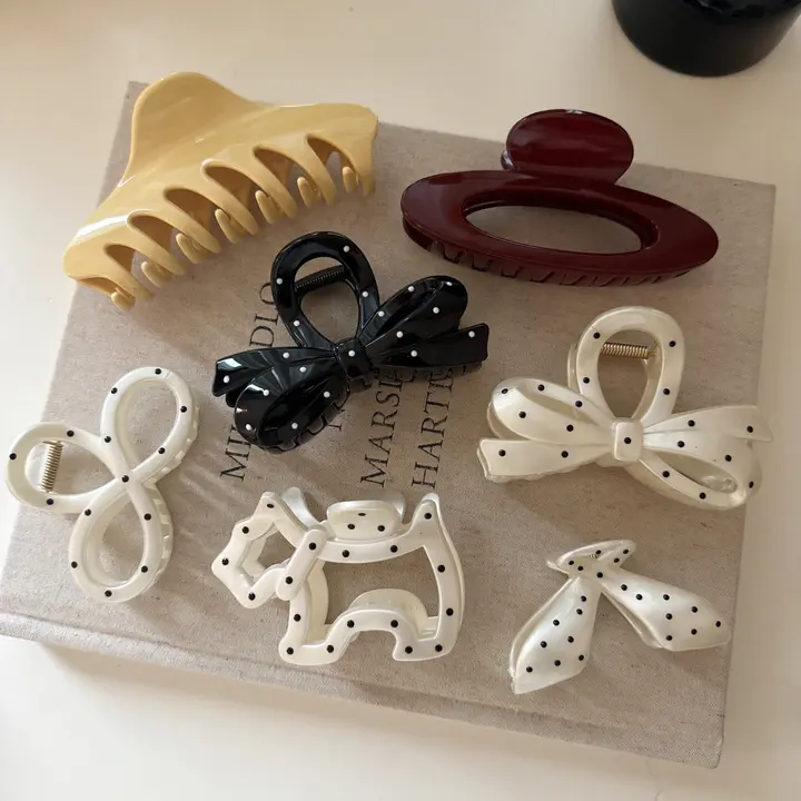 ドット柄犬モチーフバンスクリップ【リボン付き・高級感・後ろ髪用】