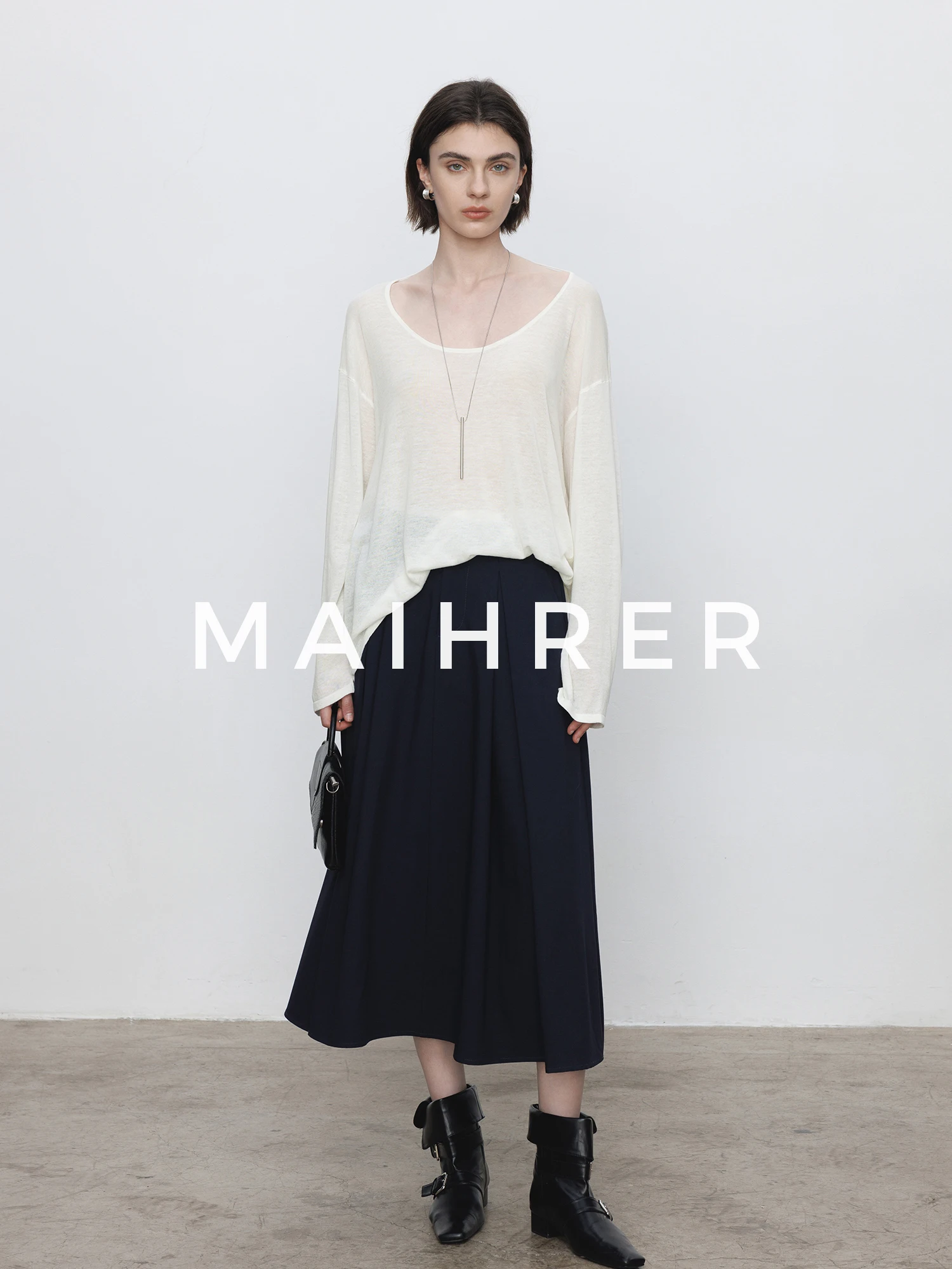 春のデザイン感満載！バックリボン付きの長袖透け感トップス：透けてる服 コーデ おすすめの選定基準