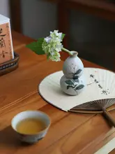 手作り陶器の小花瓶【ひょうたん型・手描きデザイン・茶卓用飾り】