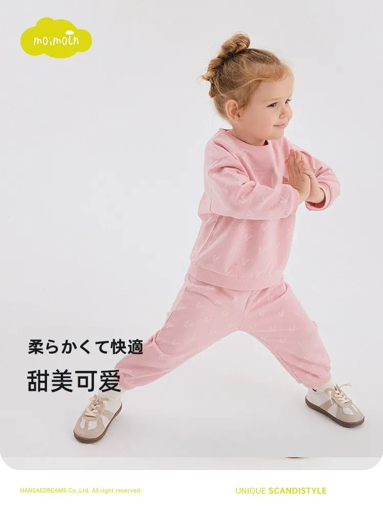 1歳誕生日の祖父母に贈る服は、どう選ぶ？人気ブランドと高級感のバランスを解説