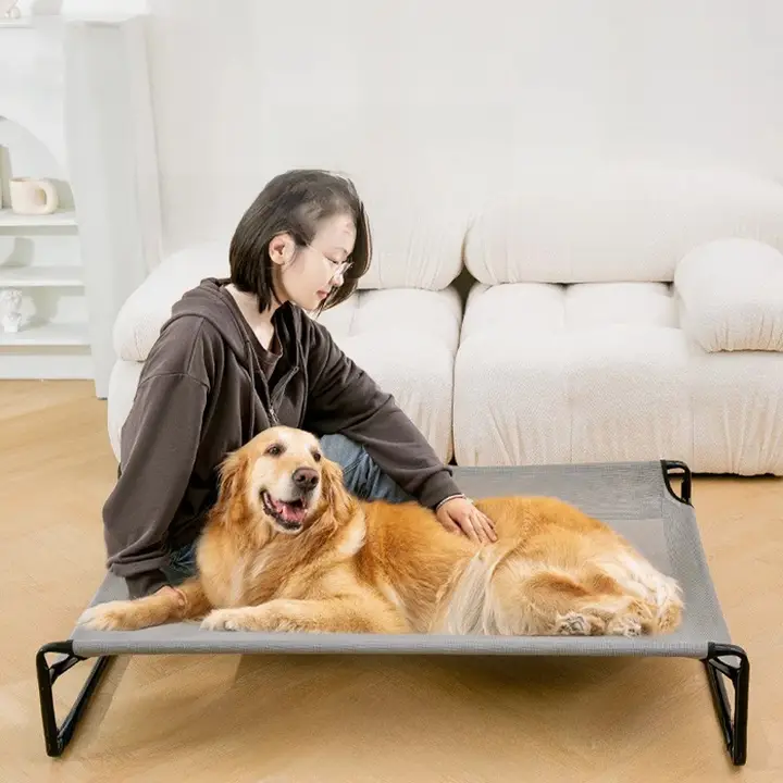 オールシーズン対応の取り外し可能で洗える犬用キャンプベッド