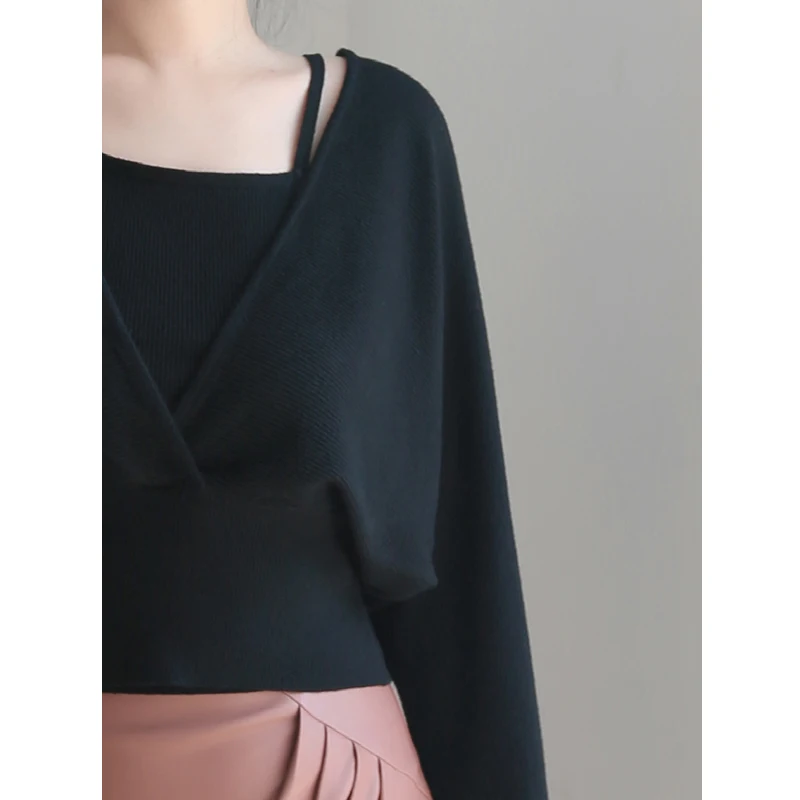 冬服ニットはピチッとしたものにすべき？それともシンプルな無地ニットがベスト？