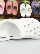 快適でスタイリッシュ！穴あきデザインのサンダル【防滑・軽量・カップトゥ・カップル用】