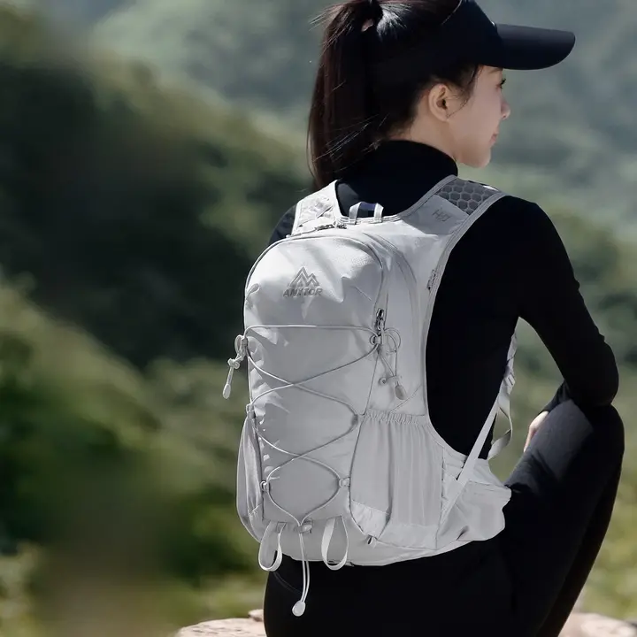 軽量ハイキングバックパック【女性用・超軽量・水袋対応・登山・サイクリング用】