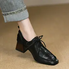 快適な黒のスクエアトゥミドルヒールパンプス【本革・太ヒール・深めのデザイン】