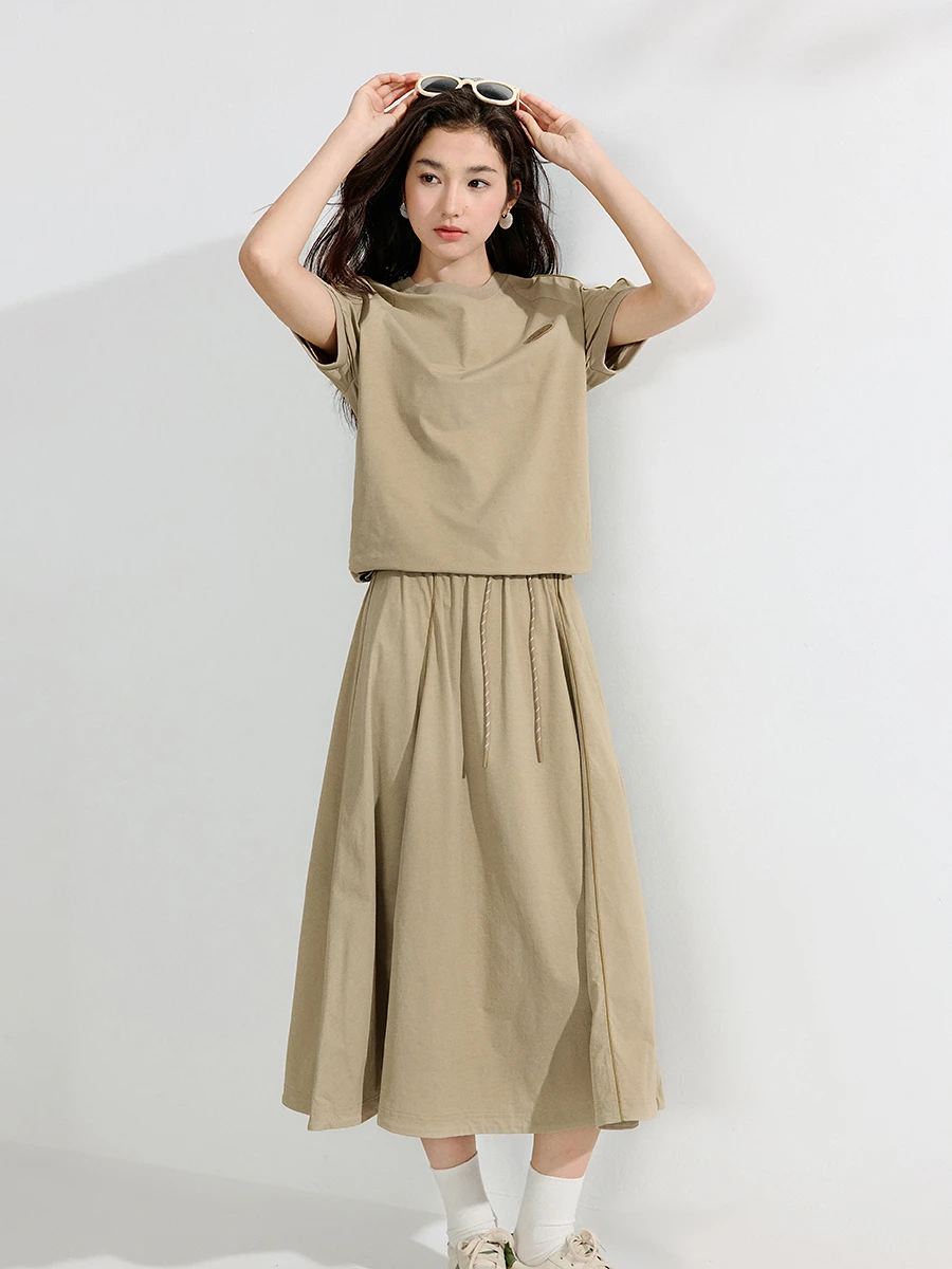 夏用のティーシャツとドローストリングスカート：通気性と女性向けデザインの実用性解析