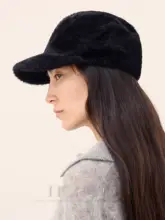 極上の柔らかさ！クラシックブラックベースボールキャップ【秋冬用・ 暖かい・フェイクミンク・シンプルデザイン】