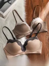 艶やかなサテンの女性用ブラジャー【レースデザイン・ノンワイヤー・小胸用・防下垂】