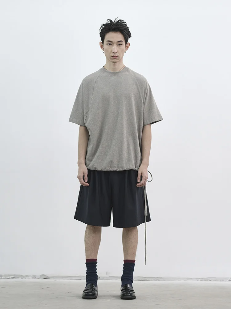 サテンイージーパンツ：肌触りの良いドレープショートパンツの実用性と着用感解析
