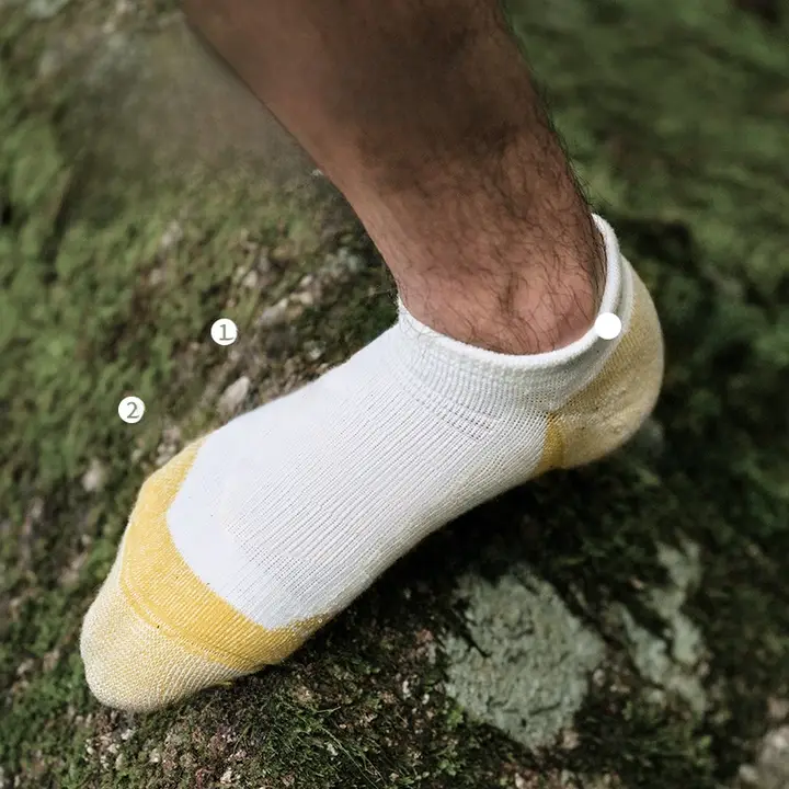 スポーツソックス ユニセックス トレッキング ランニング 登山 アウトドア 消臭 抗菌 耐磨耗 直角「Naturehike」