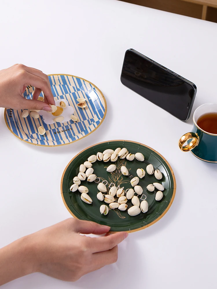 使い捨て食品グレードの丸型プレート：アウトドア・キャンプ・ケーキ用の便利グッズ選びのガイド