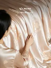夏掛け布団 シルク100% 布団カバー不要 丸洗い可能 肌掛け ゴールド