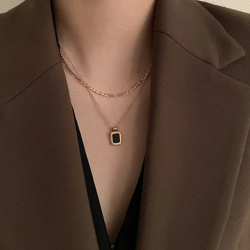 ダブルレイヤー重ね付けネックレス：レトロデザインで鎖骨にフィットする高級感のあるスタイル