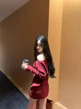 ワインレッドのバットウィングスリーブニットワンピース