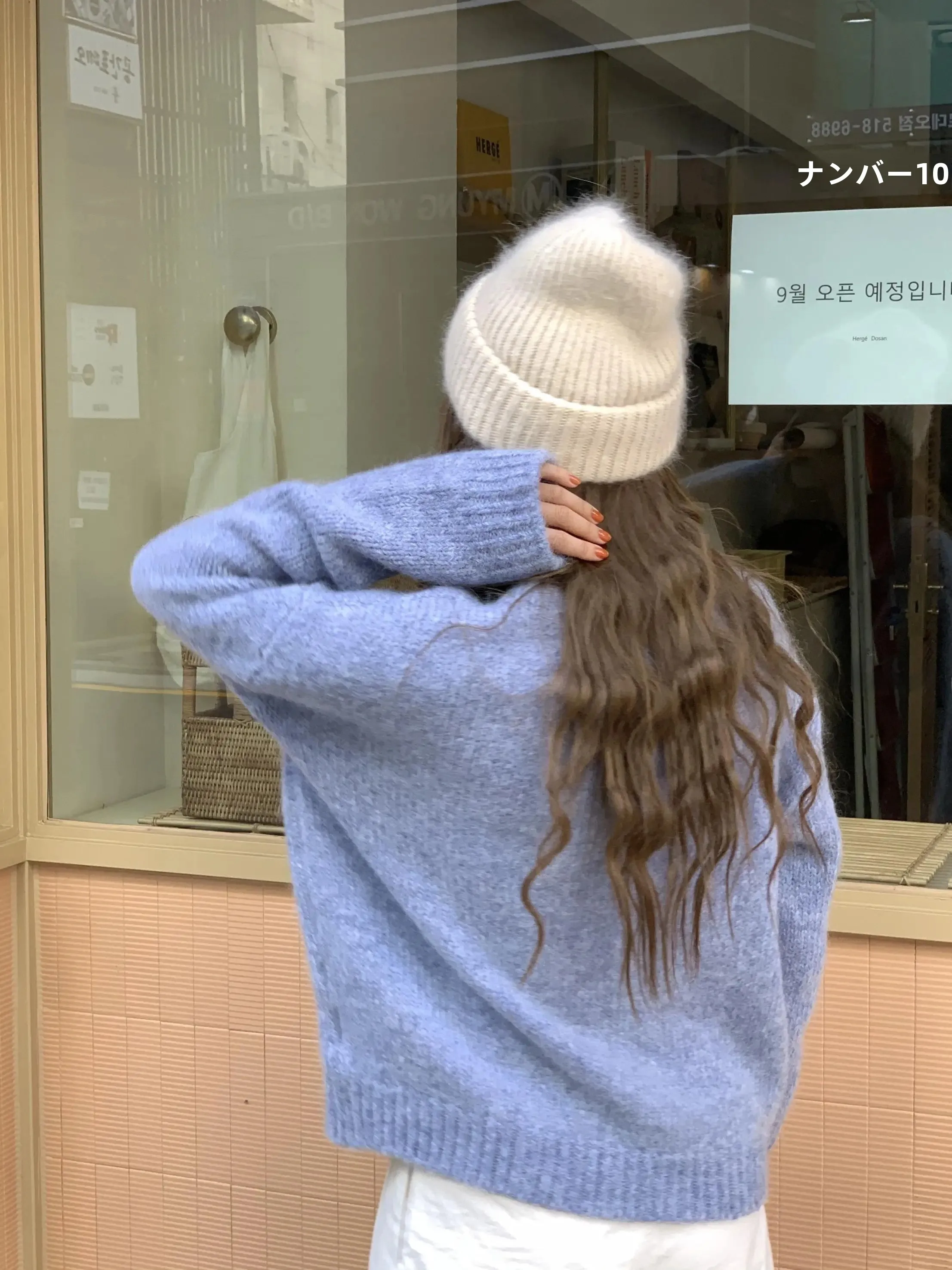 白色ウサギ毛ニット帽：秋冬保暖与休闲穿搭的实用选择