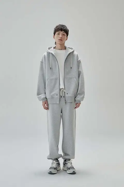 刺繍入りフード付きジップアップパーカー【極上の柔らかさ・ルーズフィット】とストレートパンツ（セットアップ対応）