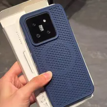 通気性に優れたハニカムデザインのスマートフォンケース【真の冷却機能・マグネット方式】