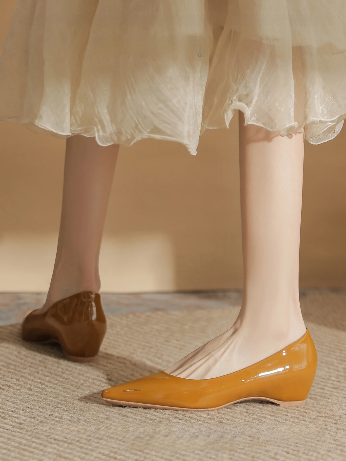 通勤の足に負担をかけない、そんなパンプスは今、どう選ぶ？