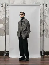 アルパカ混紡の粗いヘリンボーンテクスチャーのジャケット【フラップカラー・肩広デザイン】