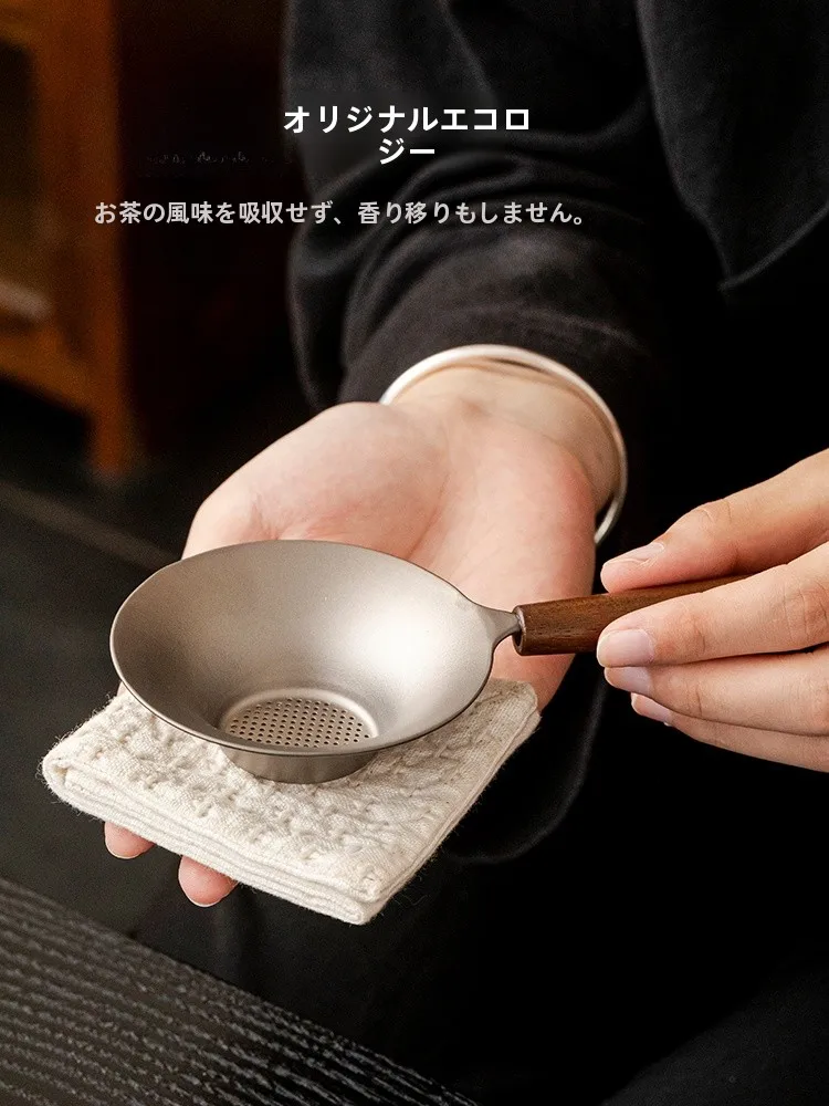 純チタン製公道杯：倒れてもこぼれない構造と高級感の実証