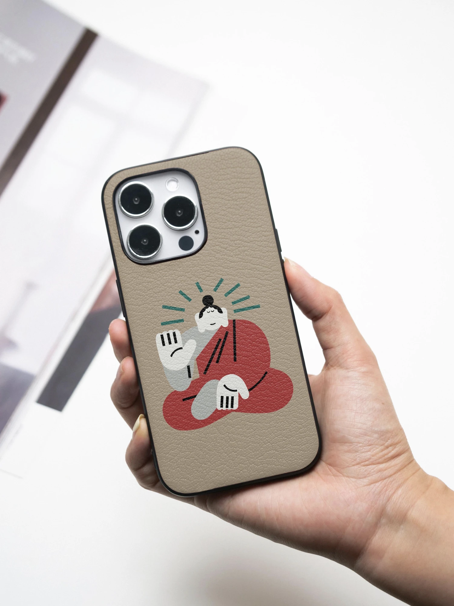 革スマホカバーは傷みやすい？極上の柔らかさの真皮スマホケースの実際の耐久性と使用シーン