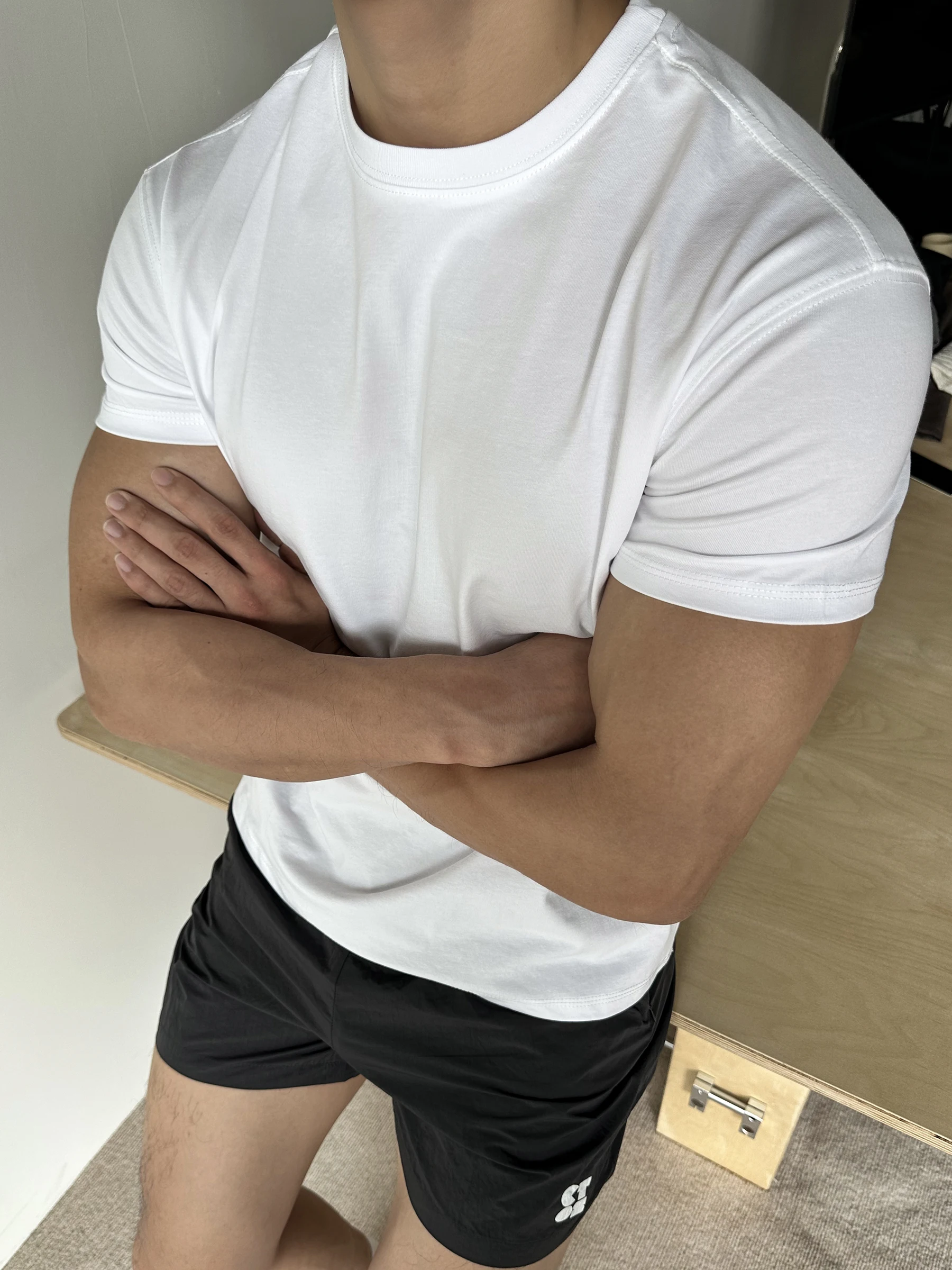 メンズ 冷感ショートスリーブTシャツは重ね着にも最適な親肤性を実現