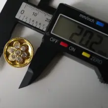 ドイツ製ヴィンテージ日式デザインの金メッキ金属製サンフラワーボタン【ラインストーン装飾】